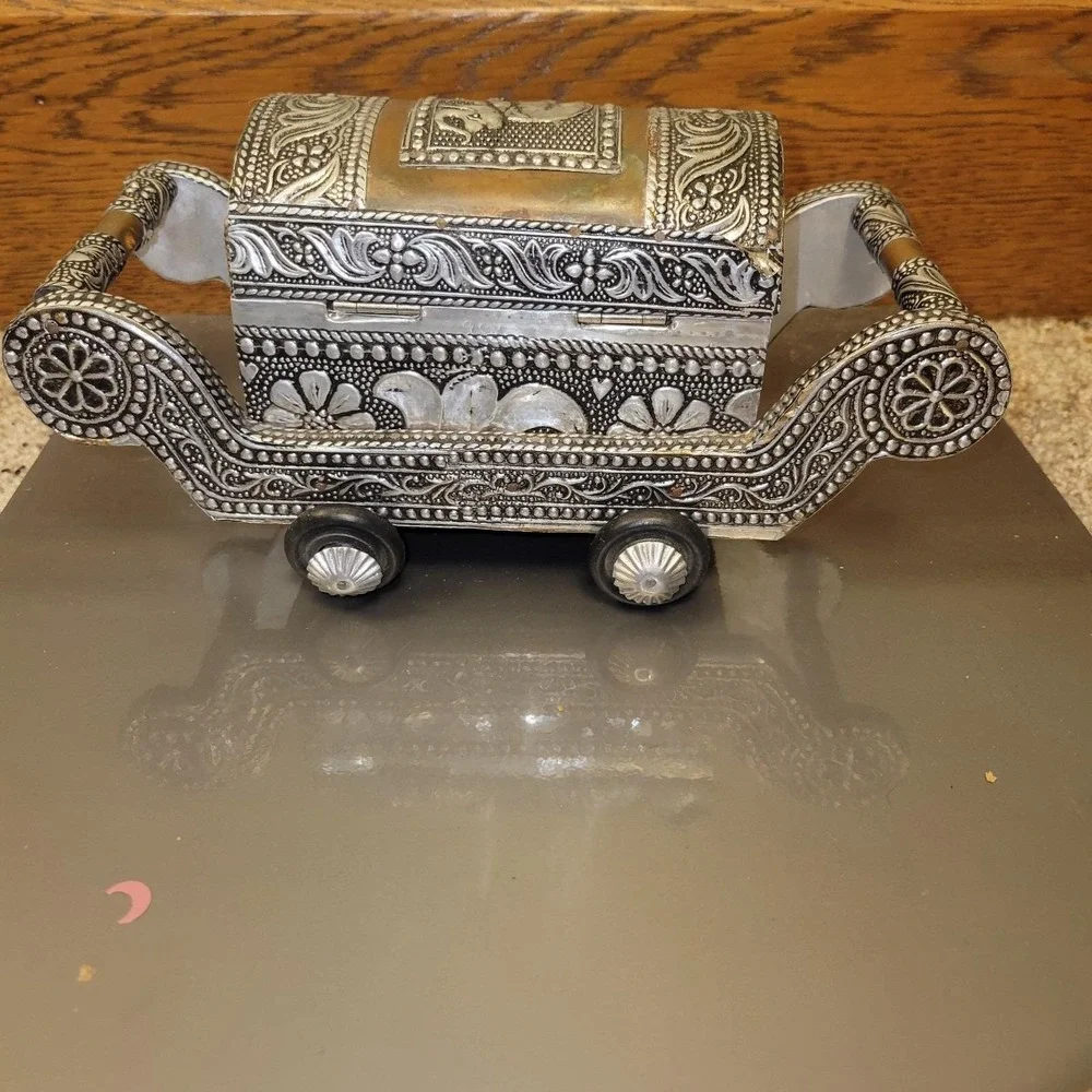 Vintage India Silver Tone Elephant Carriage Jewelry Box Trinket Box Velvet Lined